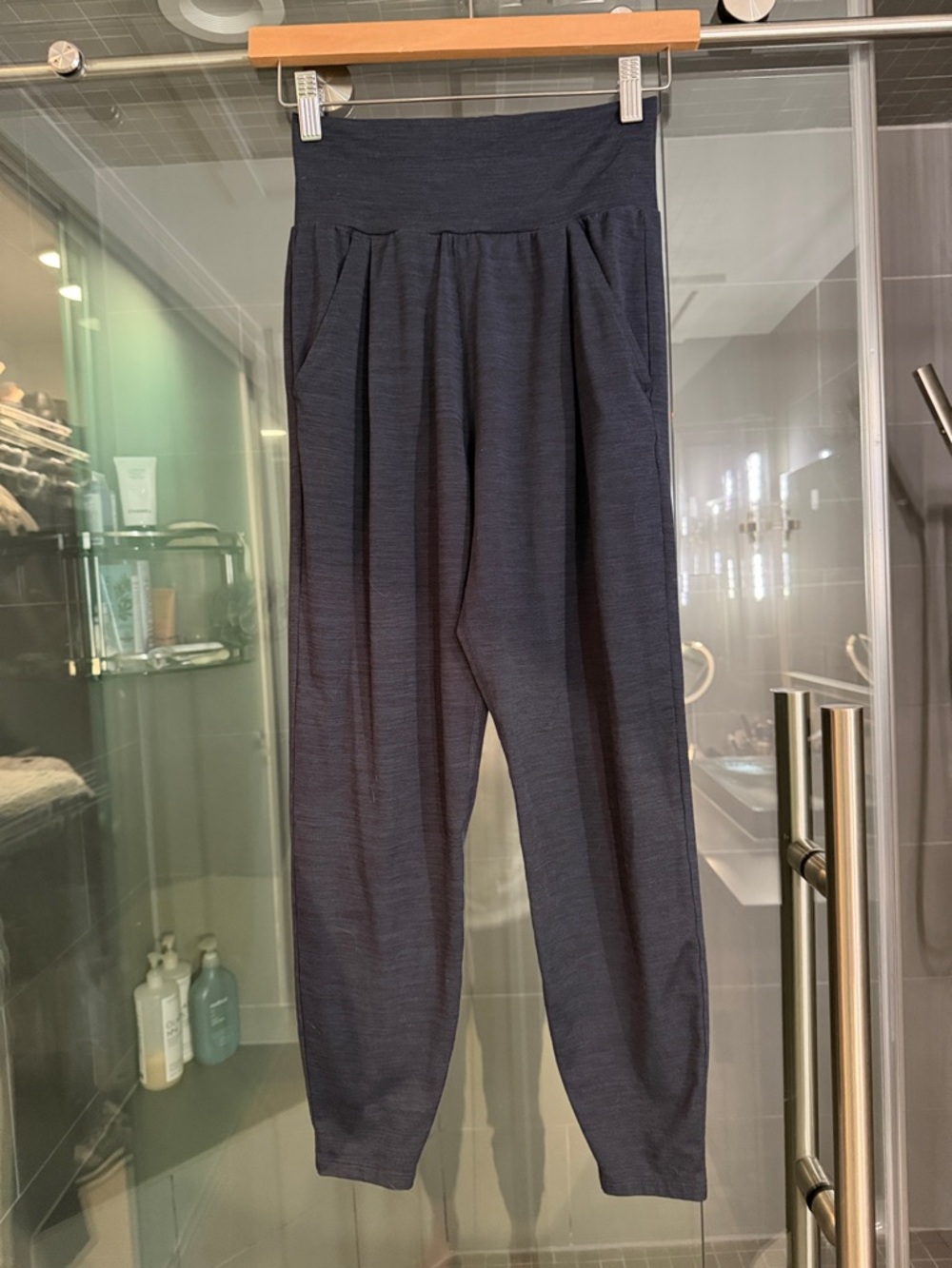 Vuori Navy High-Waist Jogger Leggings
